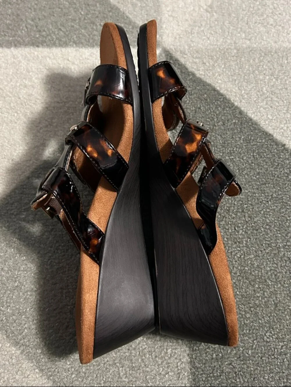 VIONIC‎ RADIA Brown Tortoise Shell Triple Strap Wedge Sandals Women's Size 7